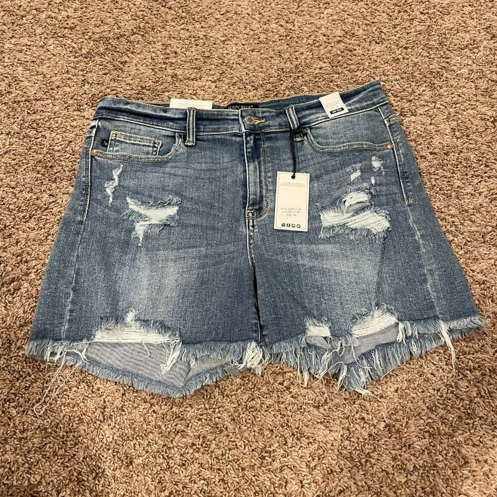 Judy Blue Women's Mid Rise Distressed Denim Shorts, Size XL, NWT - Picture 1 of 5